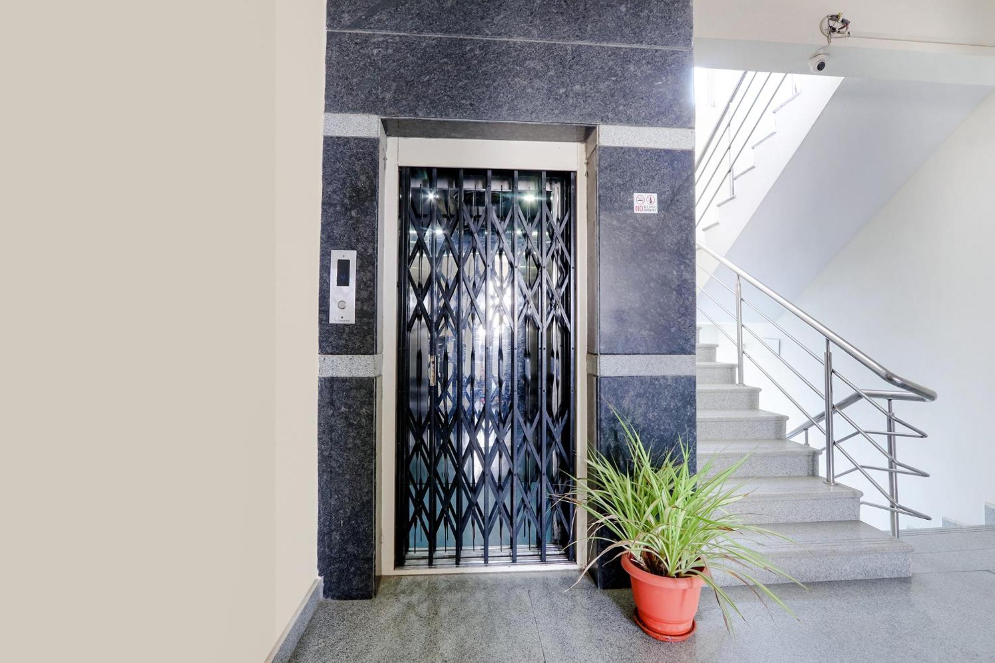Fabhotel Namaha Suites - Nr Hyderabad International Airport, Shamshabad Bagian luar foto